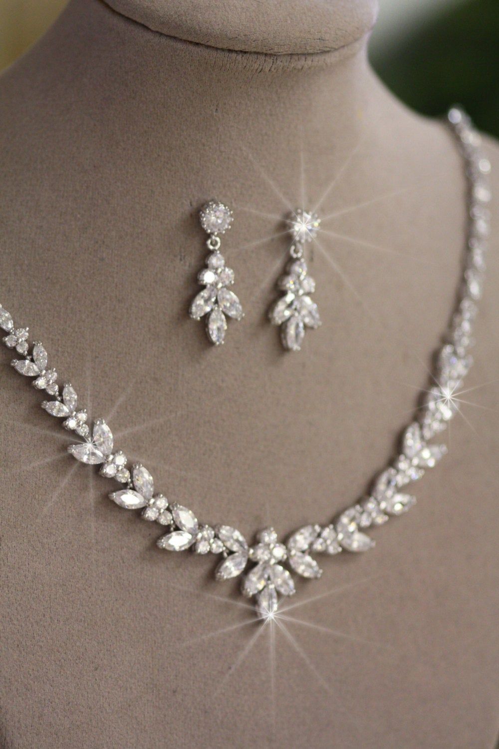 Get a beautiful look with jewelry sets