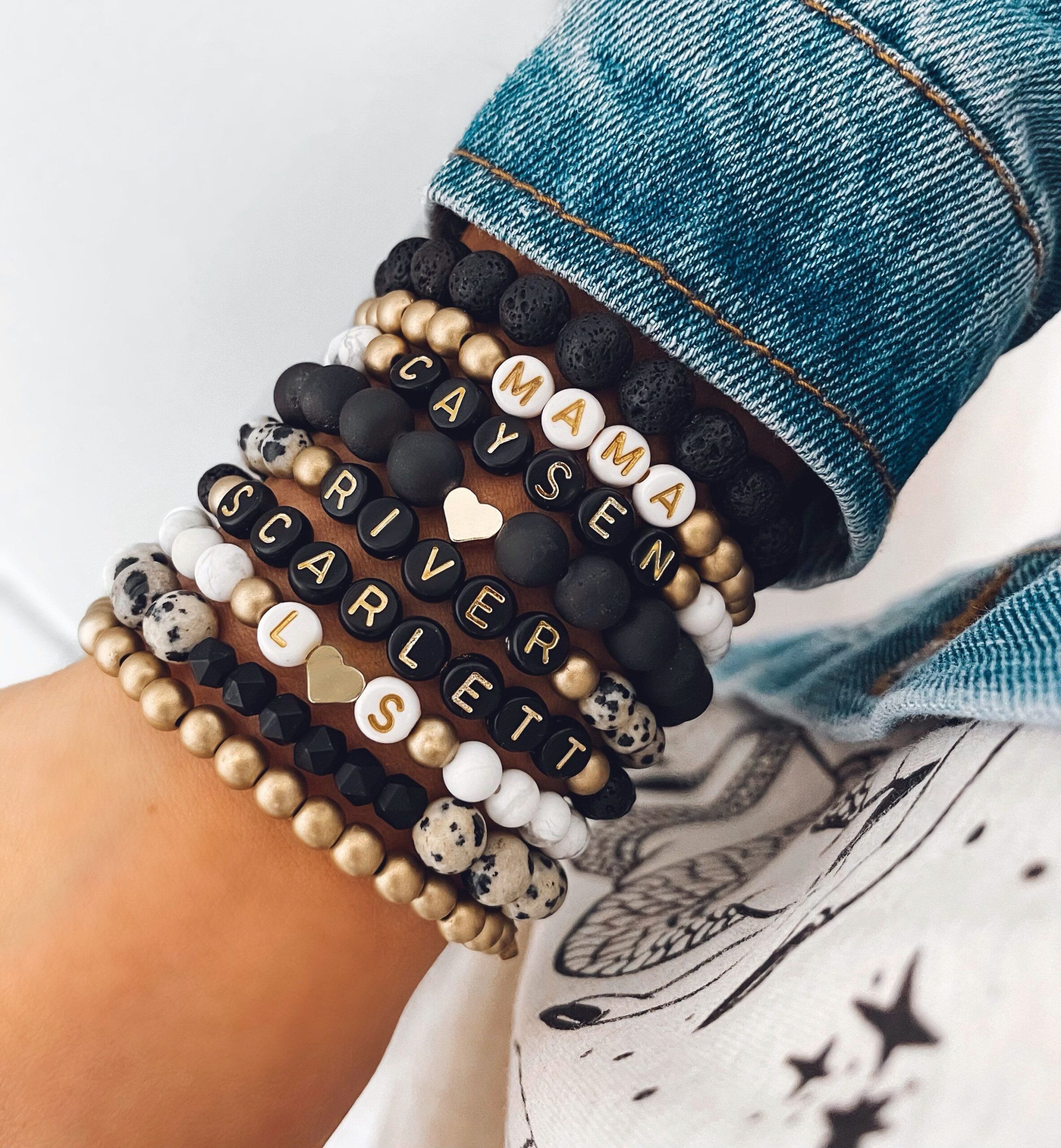 Go crazy to explore the feelings with Name bracelets