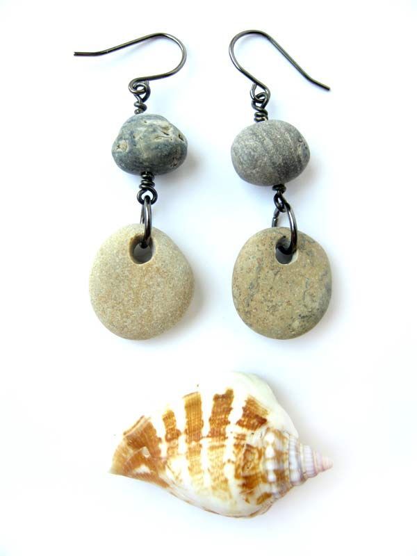 Choose the appealing designs of stone earrings