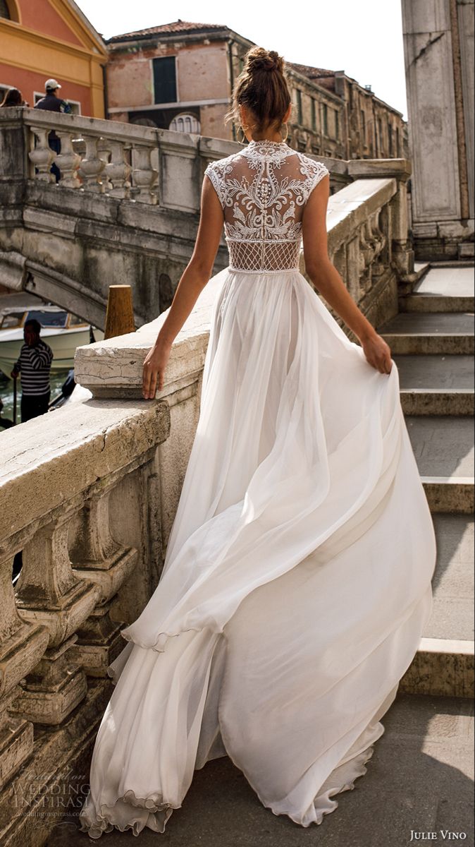 Look most special by choosing appealing design of summer wedding dress
