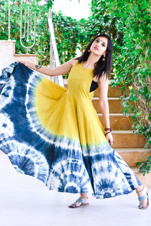 How to Wear Tie Dye Dress: Best 15 Colorful & Artistic Outfit Ideas for Women
