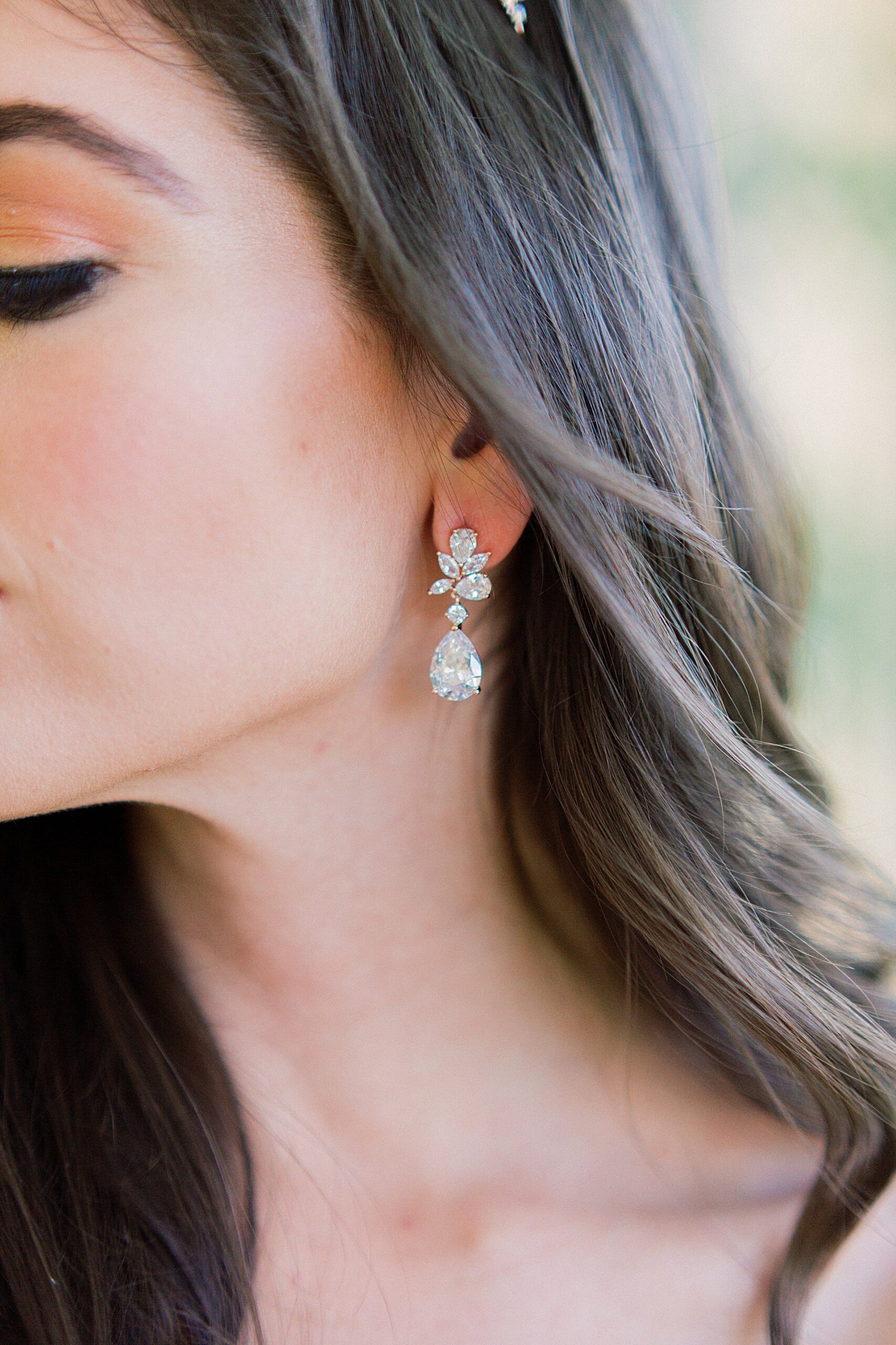 Top 4 ways to choose diamond drop earrings to wear