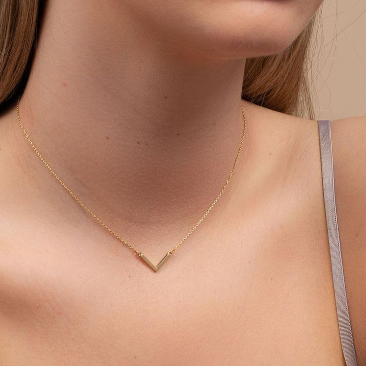 Eye-catching and stylish gold chains for women