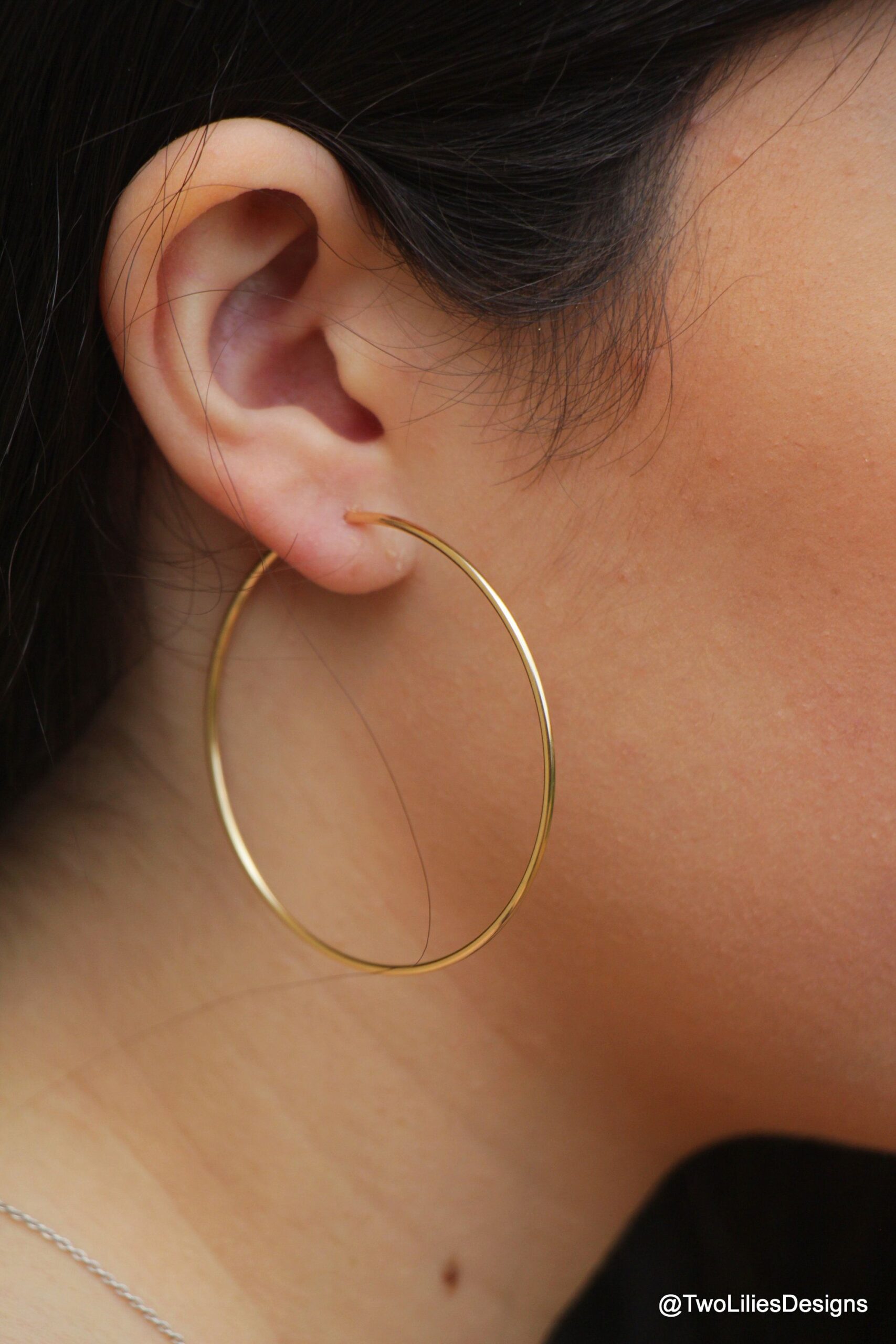 Fashion icon must try large hoop earrings