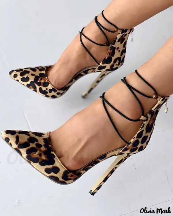 Shoes that make you in love: leopard pumps