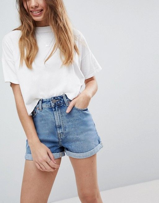 How to Wear Mom Jean Shorts: Best 13 Youthful Outfit Ideas for Women
