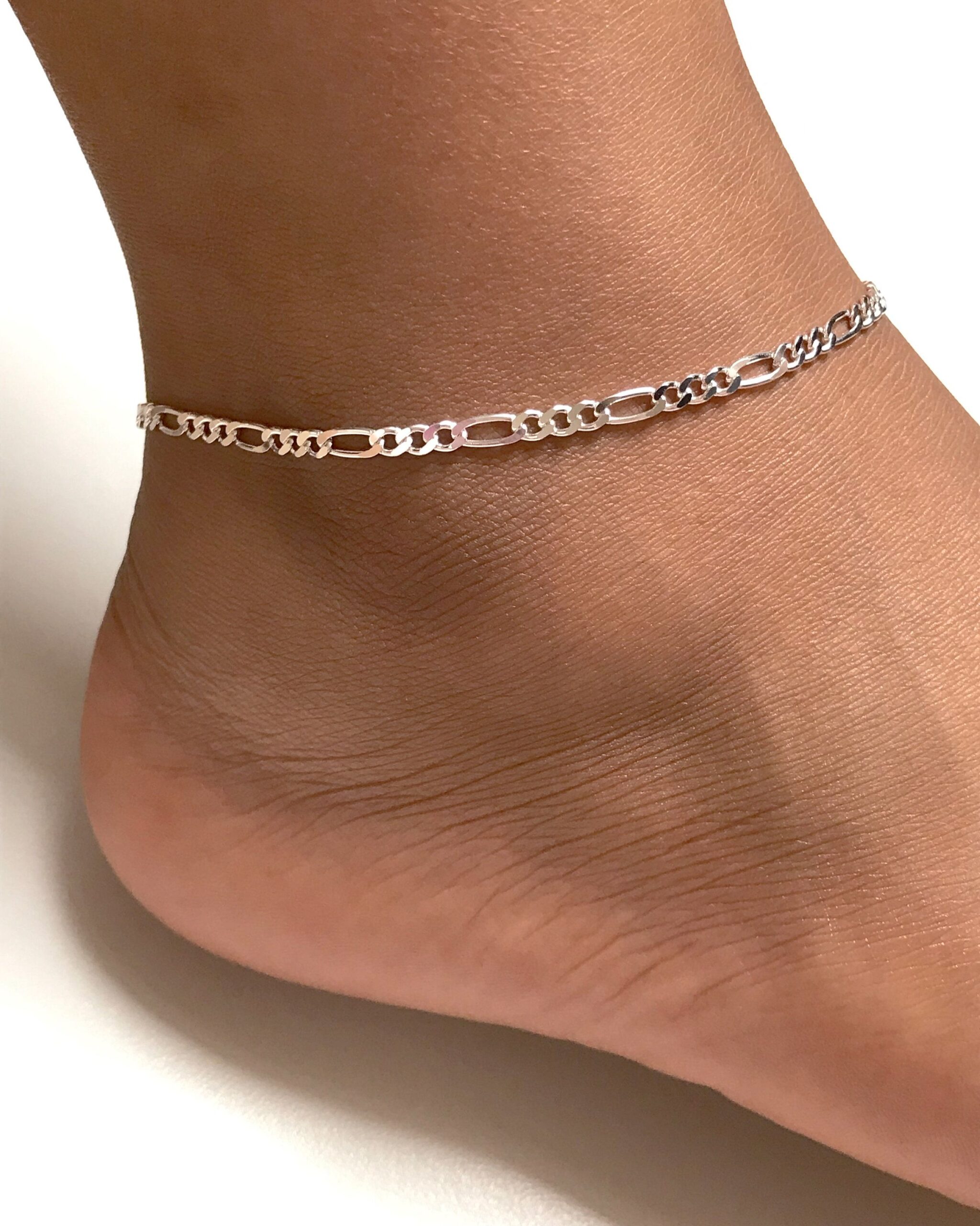 A perfect statement of beauty: ankle chain