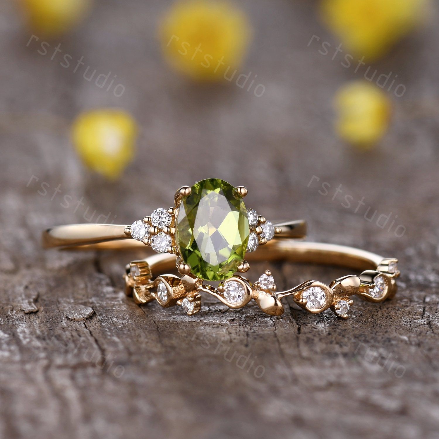 Present an antique gift to your loved one’s by Birthstone rings