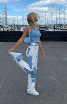 How to Wear Colored Jeans: Top 15 Cheerful Outfit Ideas for Ladies