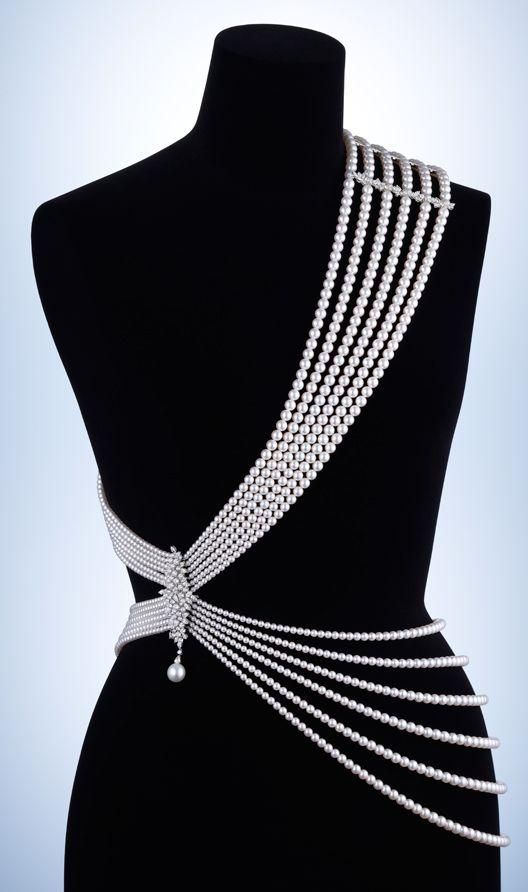 Look more glamorous and unique with Costume jewelry