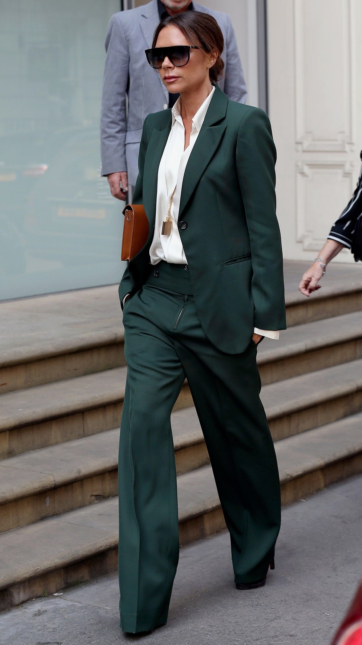 How to Wear Green Suit: Best 13 Stylish Outfit Ideas for Women