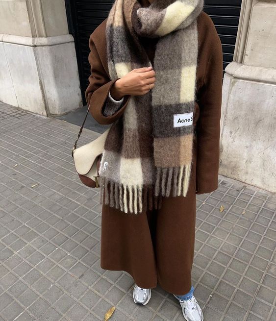 How to Style Oversized Scarf: Best 15 Cozy Outfit Ideas for Women