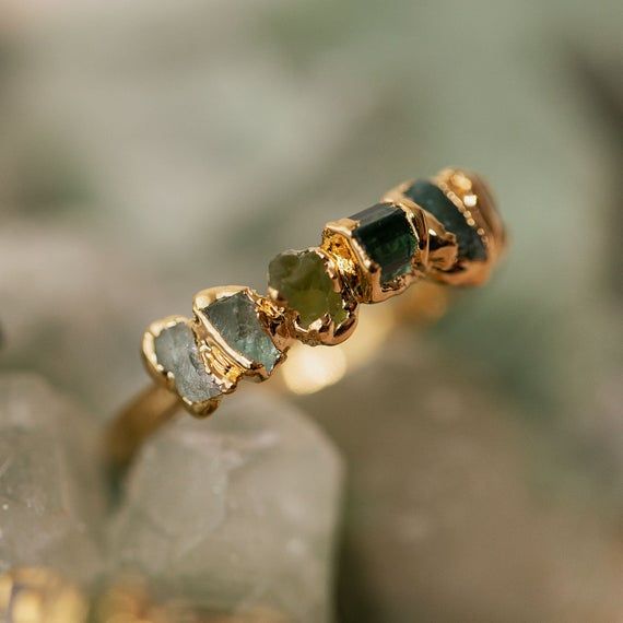 Present an antique gift to your loved one’s by Birthstone rings