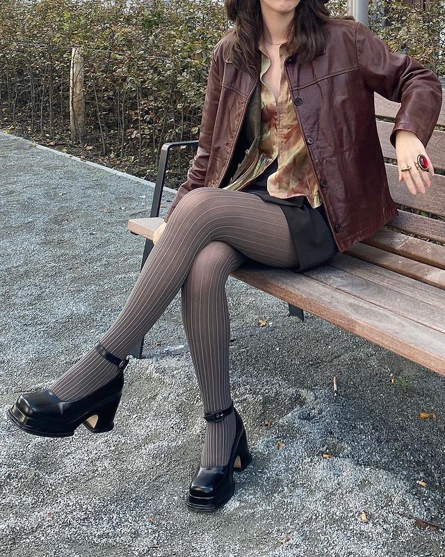How to Wear Brown Tights: Best 15 Chic Outfit Ideas for Ladies