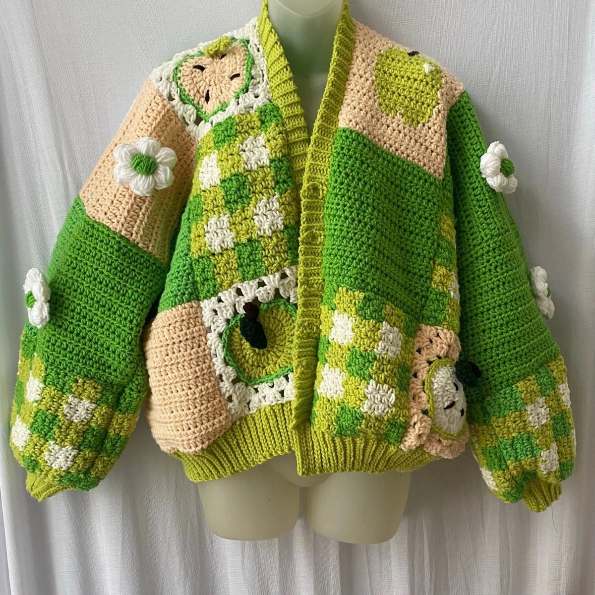 How to choose a perfect green cardigan?