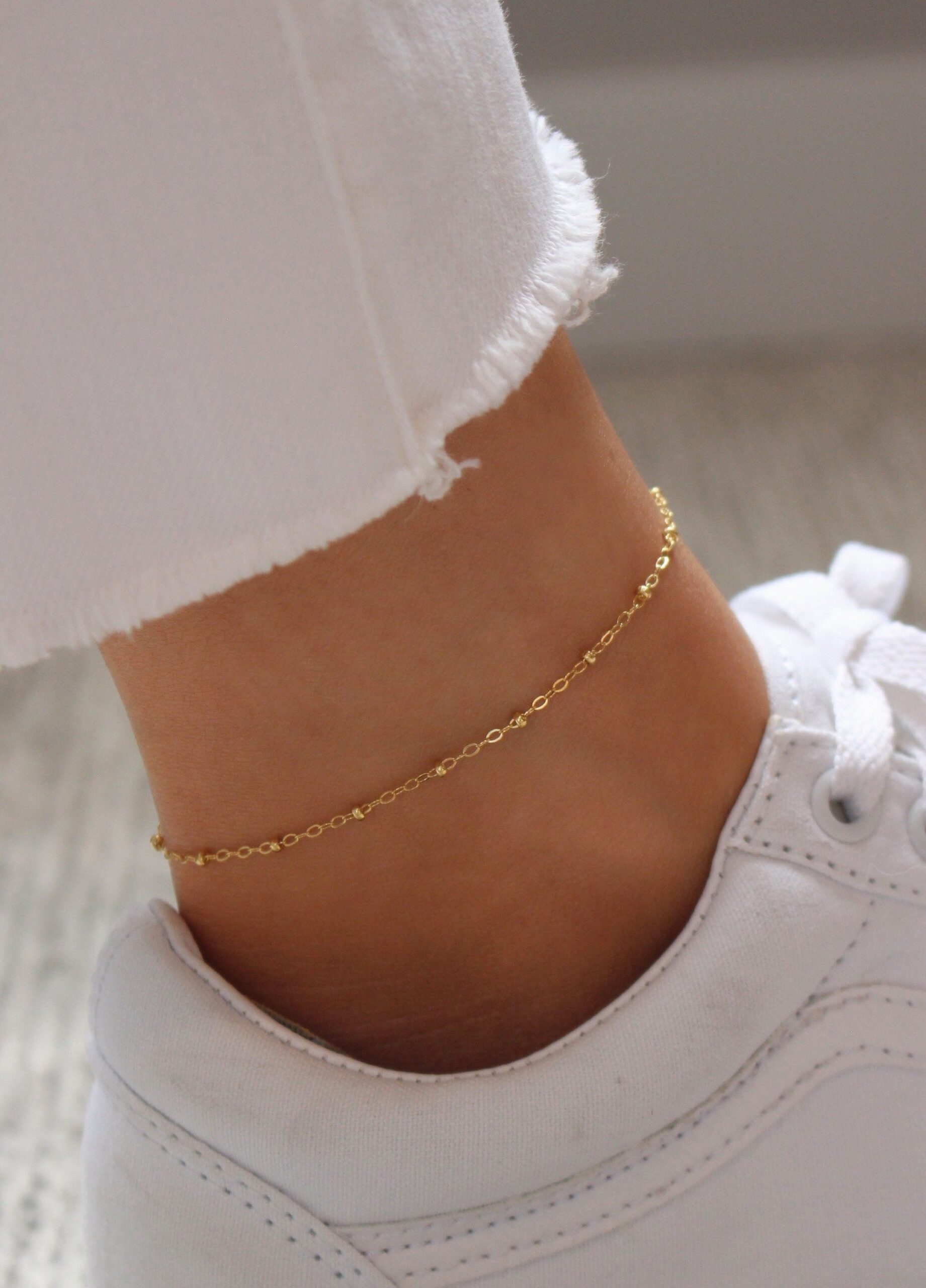The Allure of Anklets: Why Gold Anklets
are Making a Comeback