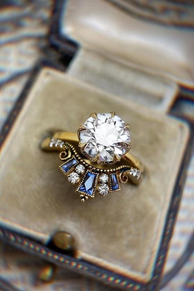 Unearthing the Beauty of Antique
Jewellery: A Look at Timeless Pieces