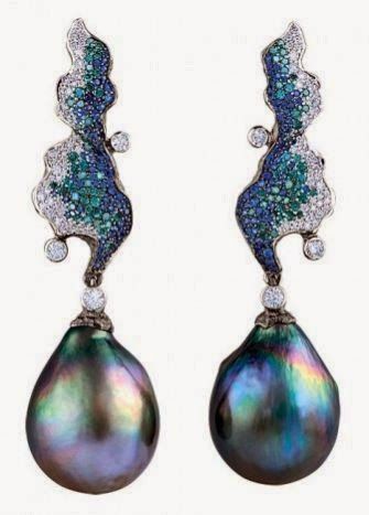 The Timeless Allure of Black Pearl
Earrings