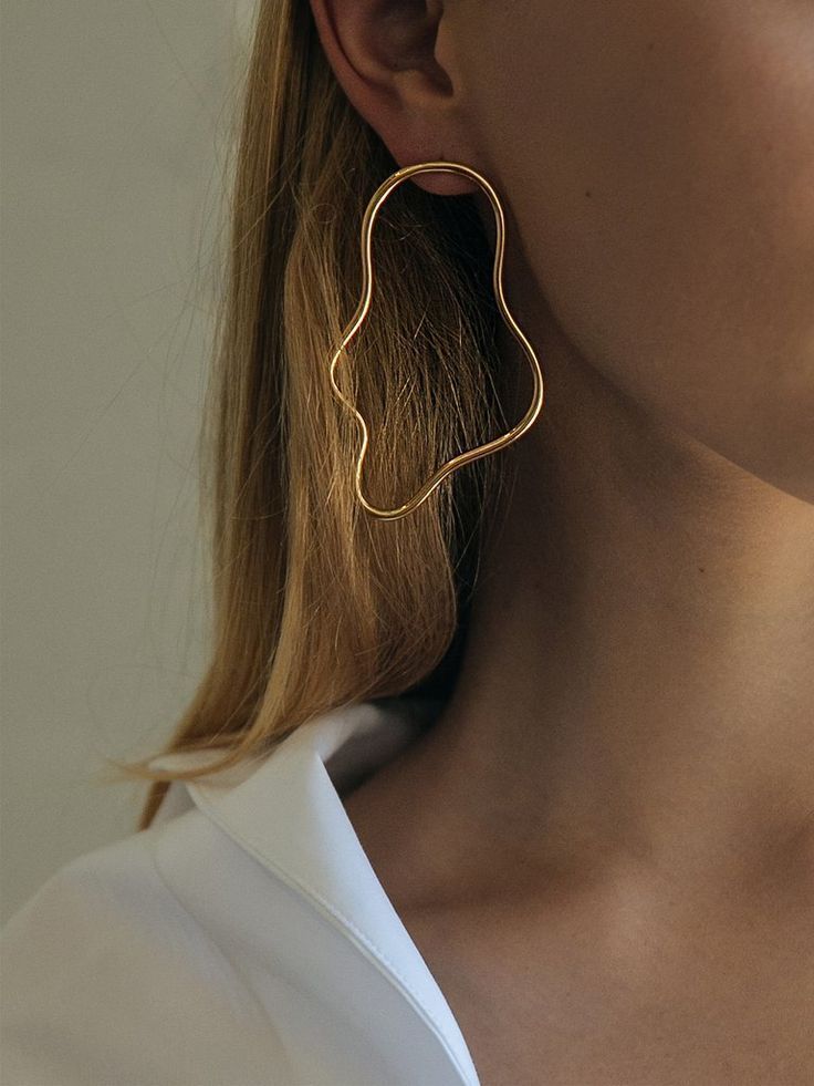 The Ultimate Guide to Finding Your
Perfect Earring Style