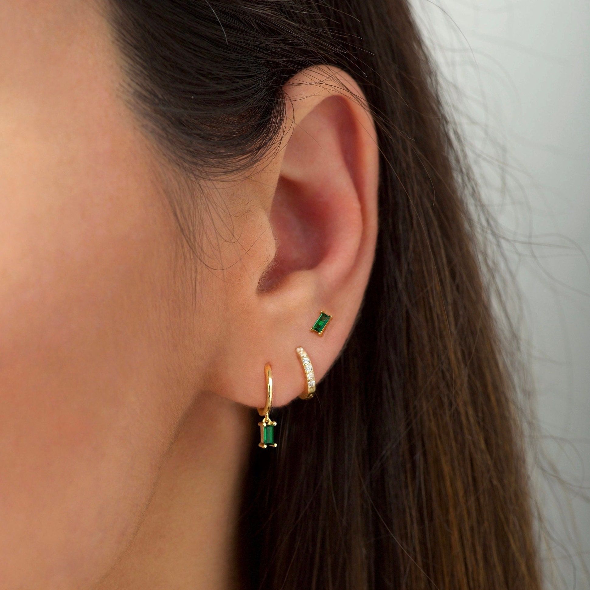 Choose Emerald earrings for making stylish personality