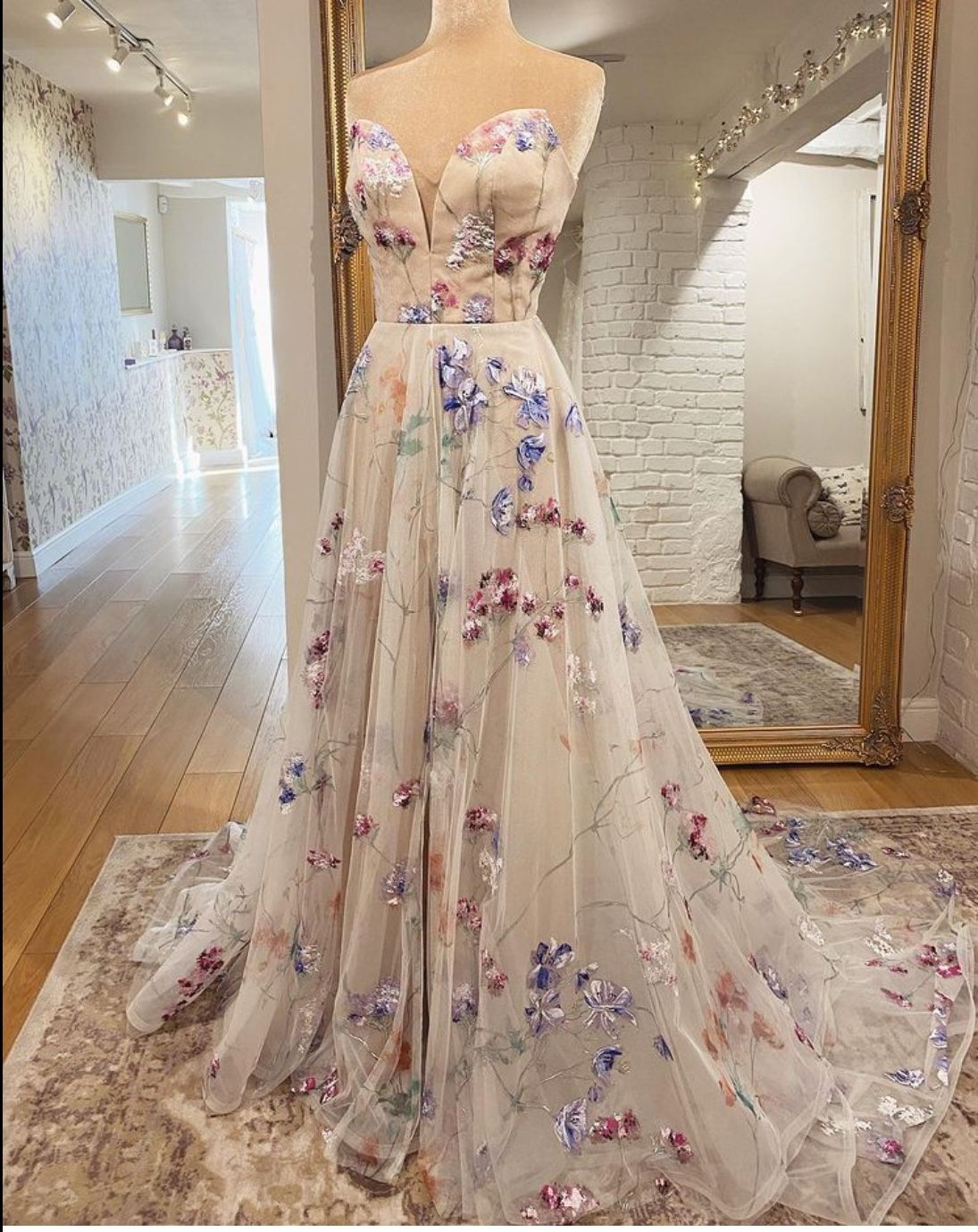 Beautiful Floral Dresses That Will Take
Your Breath Away