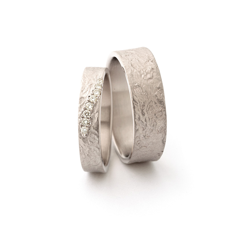 The Timeless Elegance of White Gold
Wedding Rings