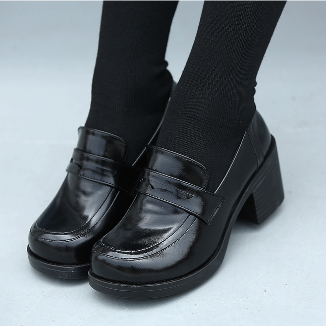 Best 13 Black Leather Shoes Outfit Ideas for Women