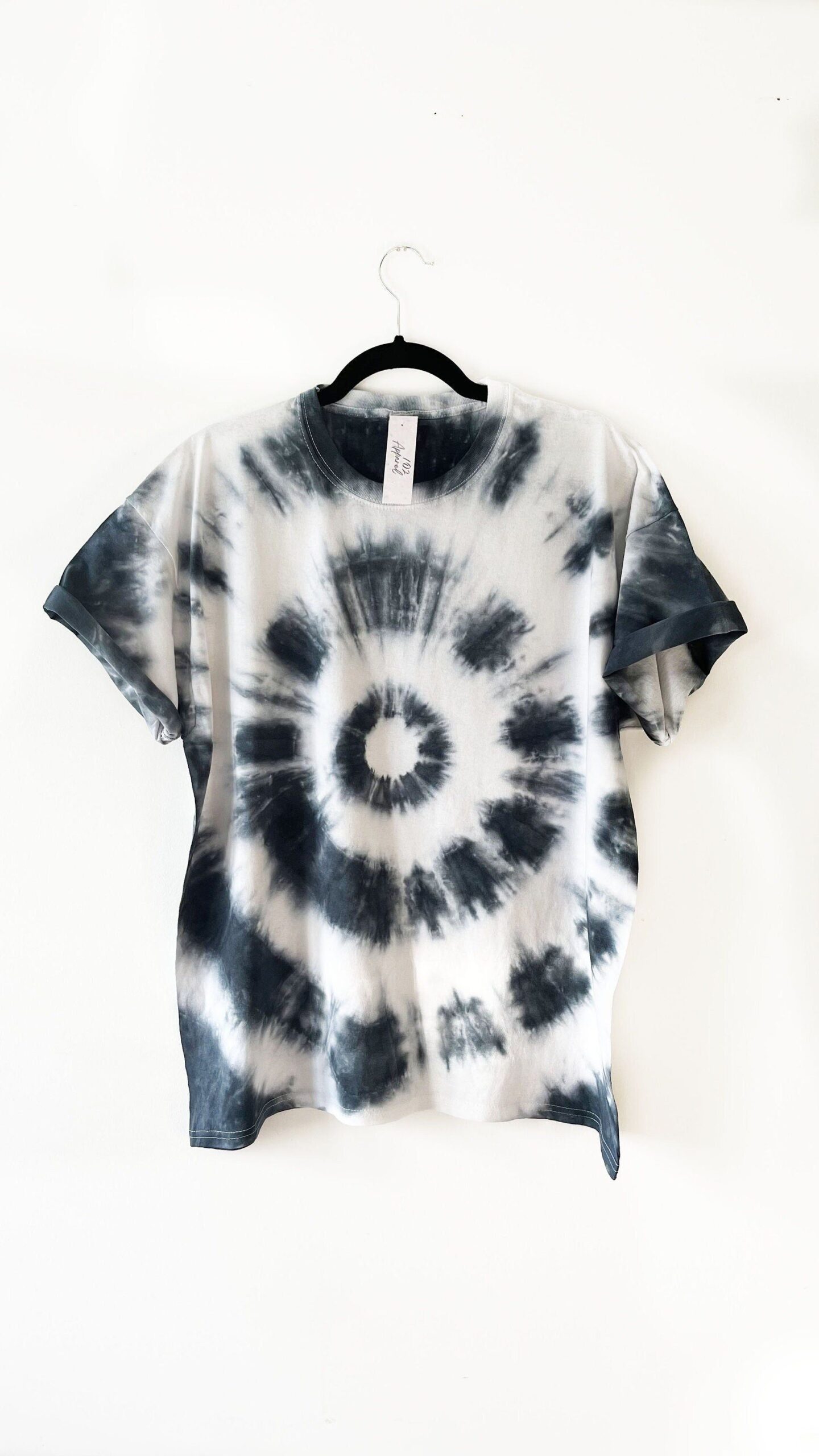 How to Style Black Tie Dye Shirt: Top 13 Unique & Attractive Outfits for Ladies