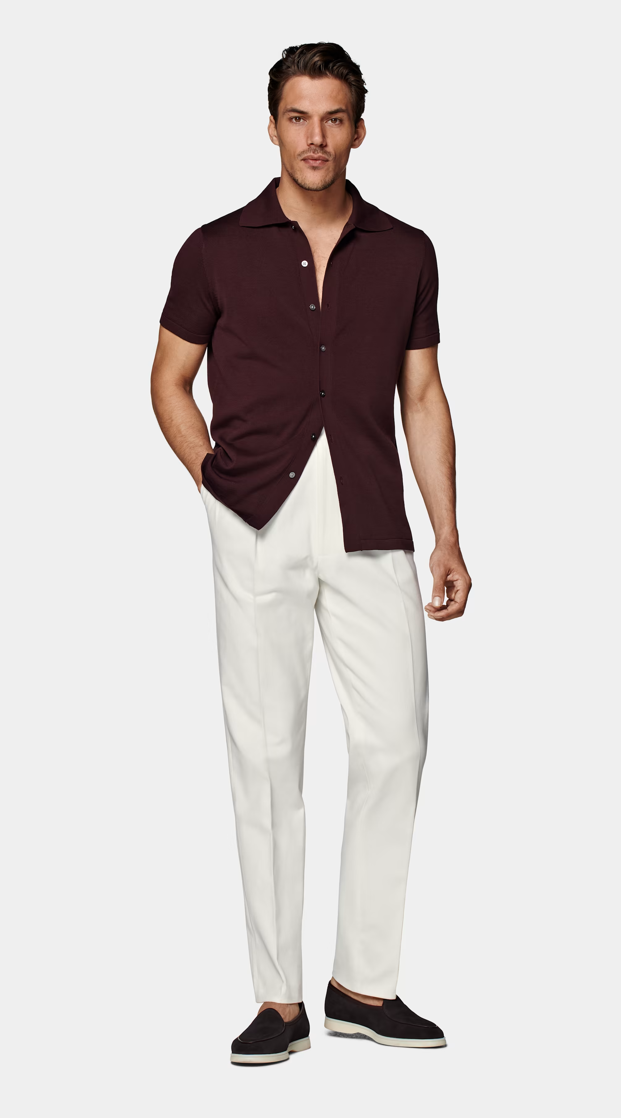 Burgundy Polo Shirt: A Classic Wardrobe
Staple