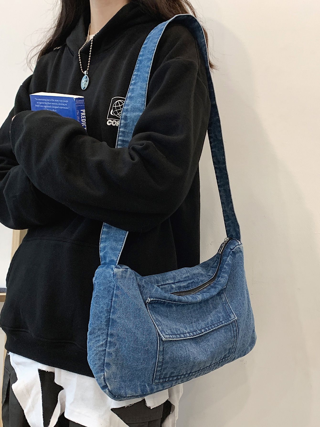 How to Style Denim Bag: The Thing that Can Make You Look Super Youthful