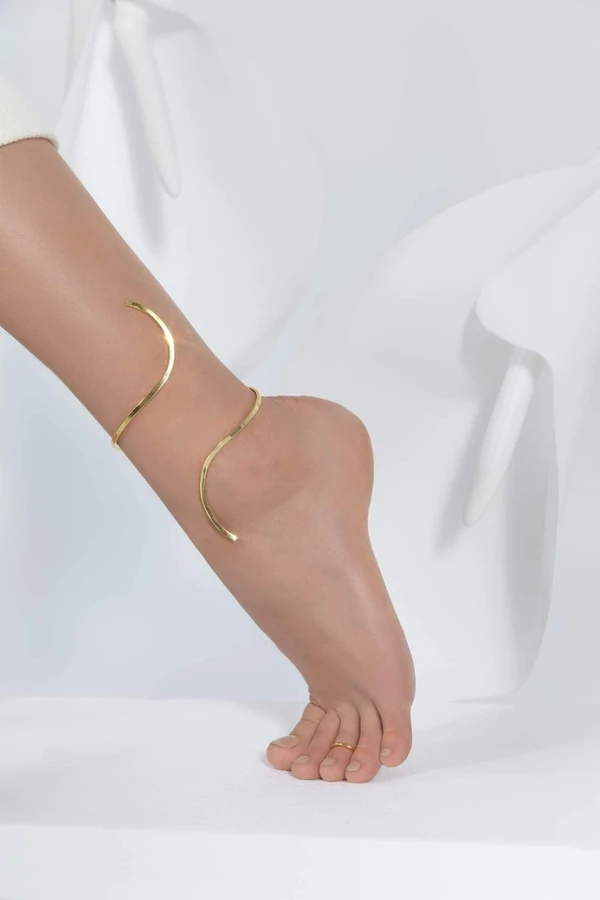 The Ultimate Guide to Styling Gold Ankle
Bracelets