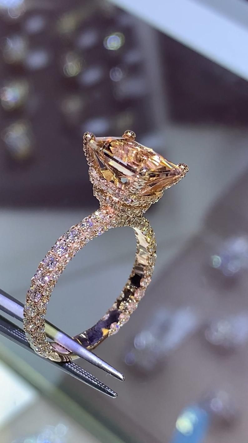 The Ultimate Guide to Choosing the
Perfect Gold Diamond Ring