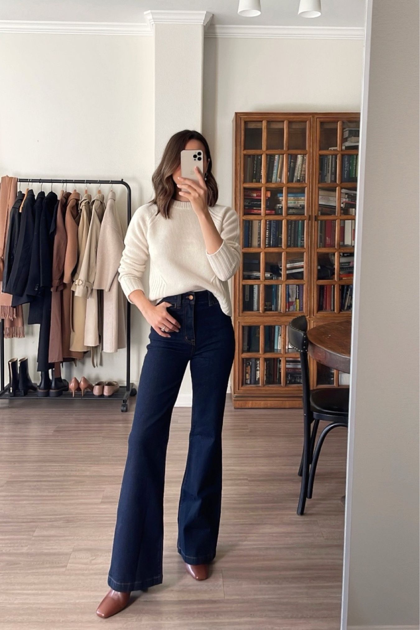 The Ultimate Guide to Styling High
Waisted Flare Jeans