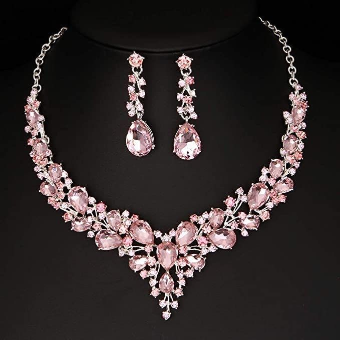 Get a beautiful look with jewelry sets