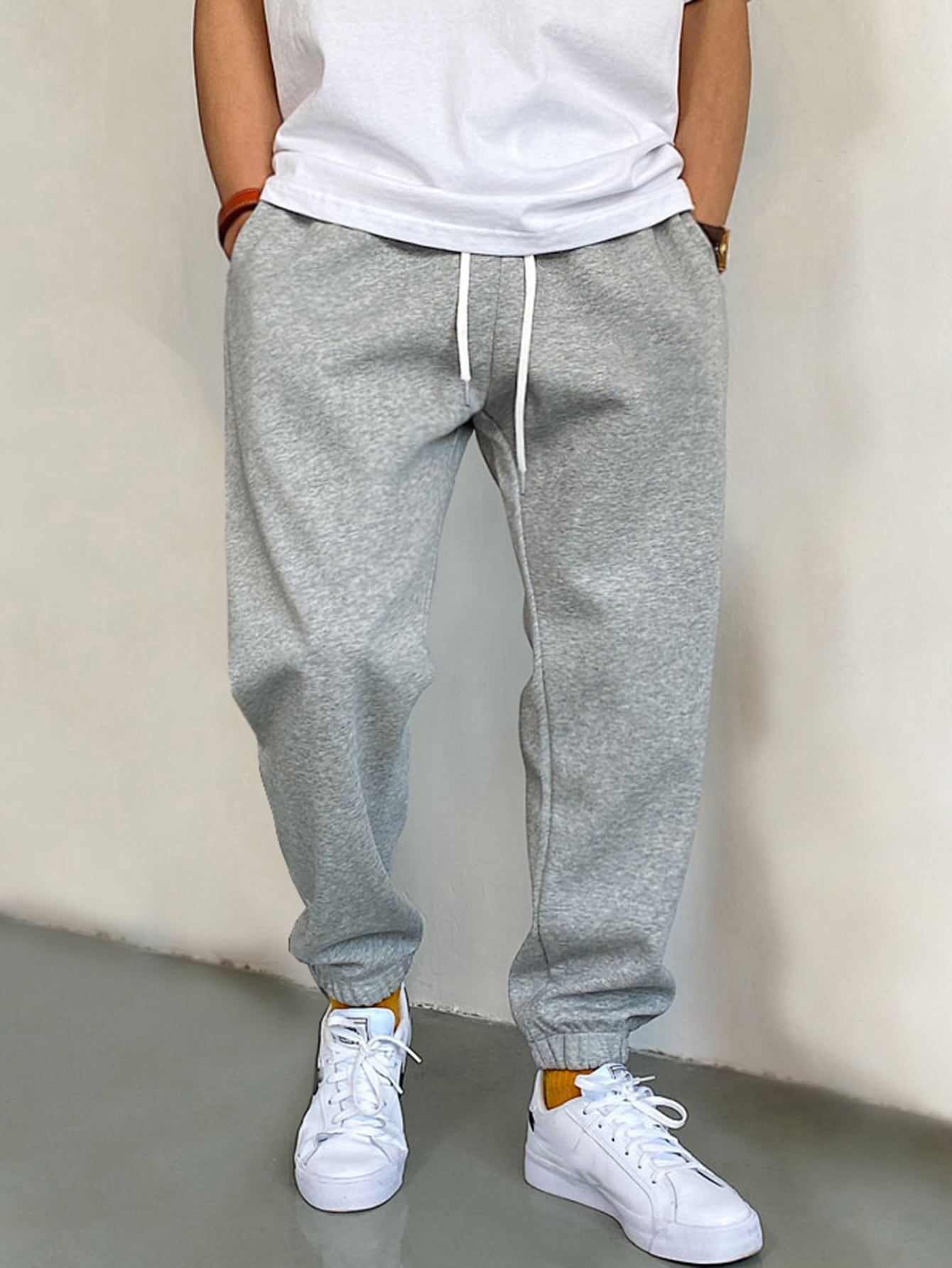 How to Wear Jogger Sweatpants: 15 Casual & Sporty Outfits for Ladies