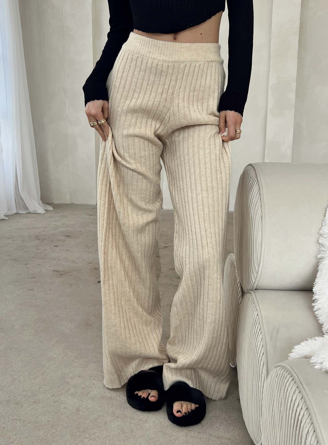 How to Style Knit Pants: Top 15 Cozy & Attractive Outfit Ideas for Women