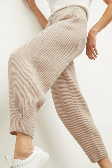 How to Style Knit Pants: Top 15 Cozy & Attractive Outfit Ideas for Women