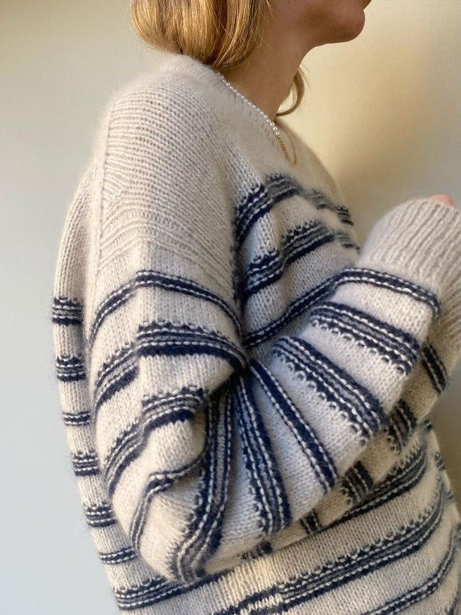 Stylish and warm knit sweater for women