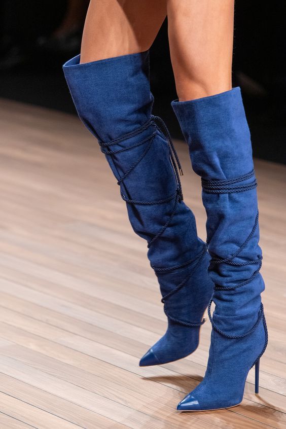 Stylish Ways to Wear Navy Blue Boots This
Season