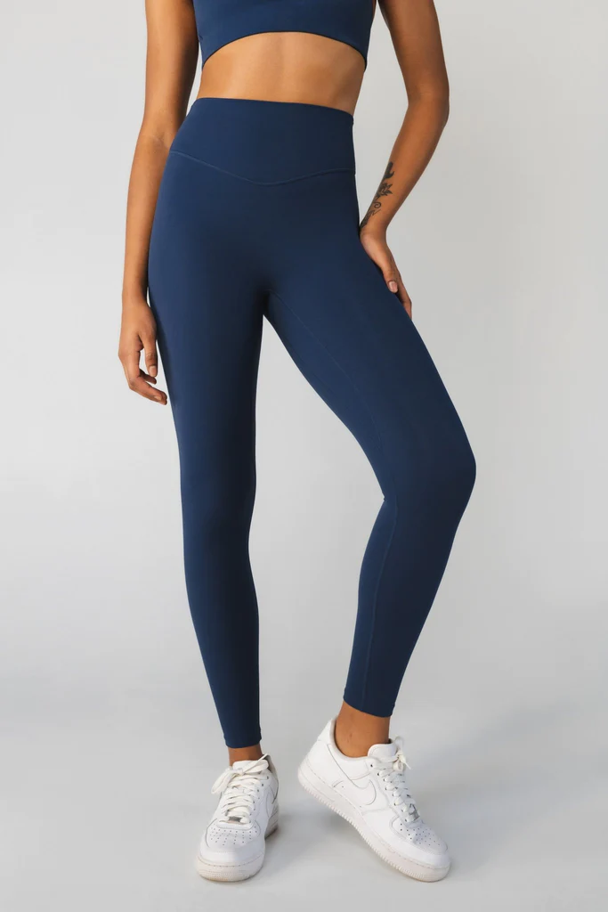 How to Wear Navy Blue Leggings: Best 13 Stylish & Casual Outfit Ideas