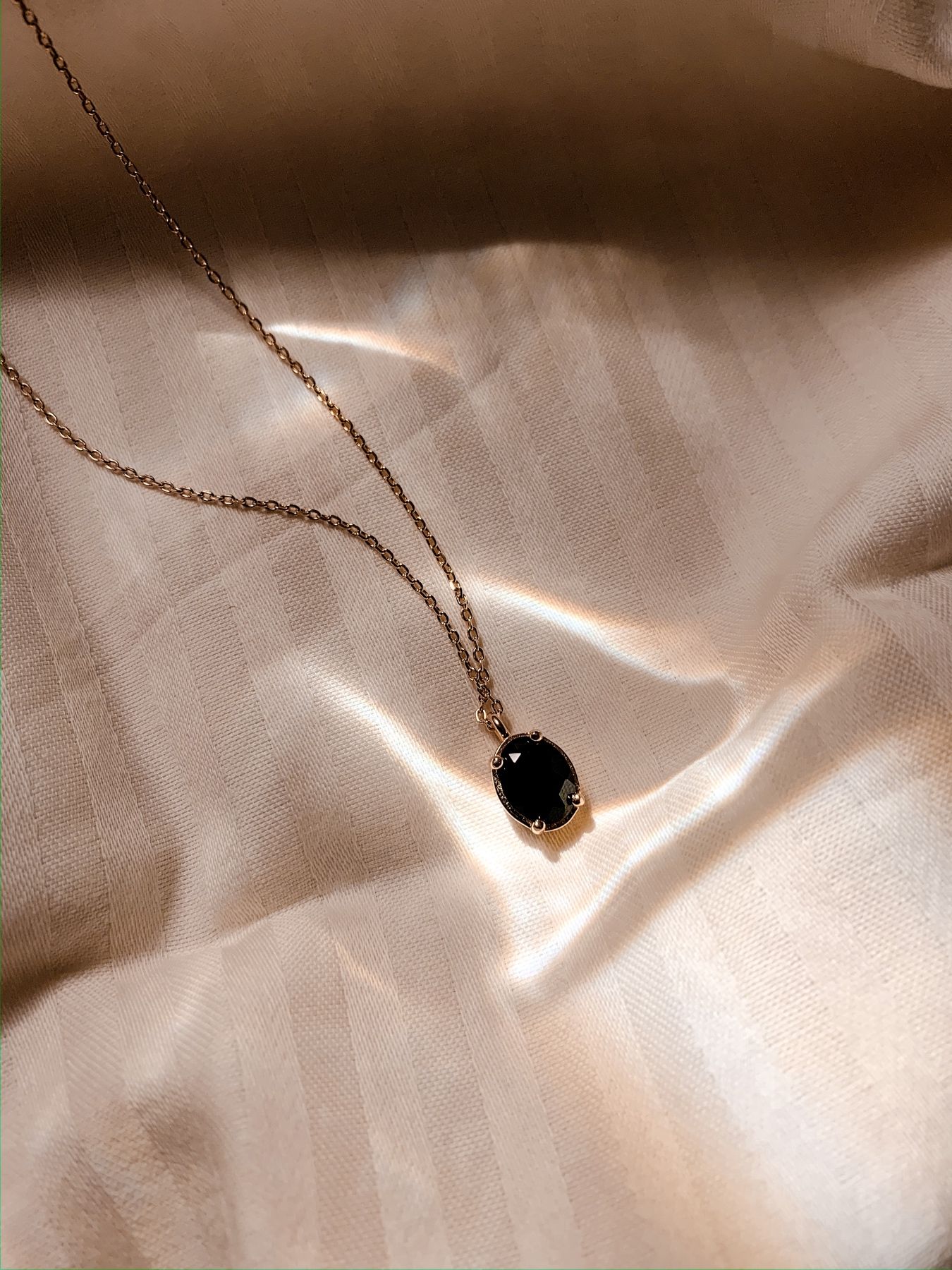 Find out the wide variety in onyx jewelry