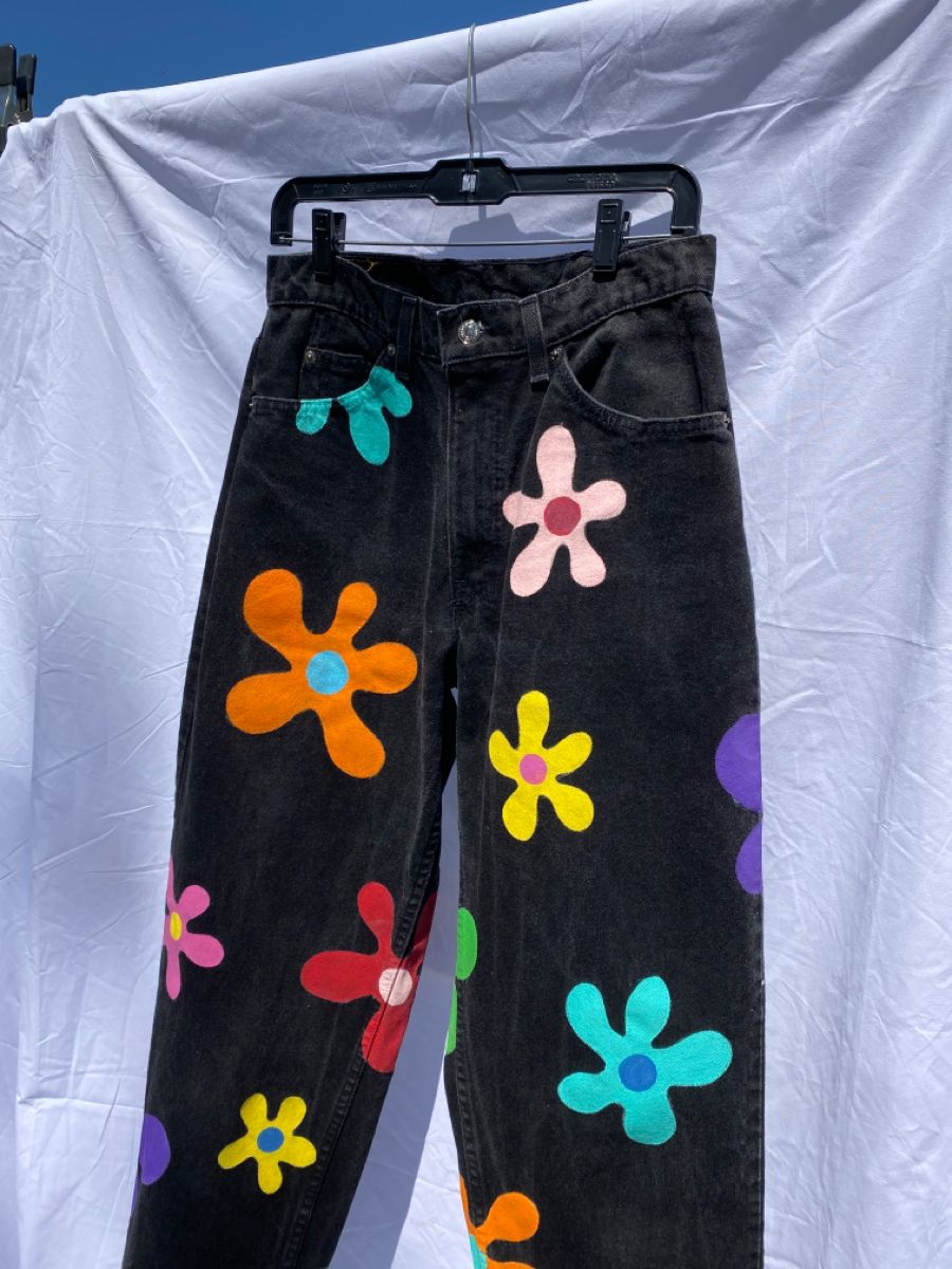 How to Spice Up Your Wardrobe with
Hand-Painted Jeans