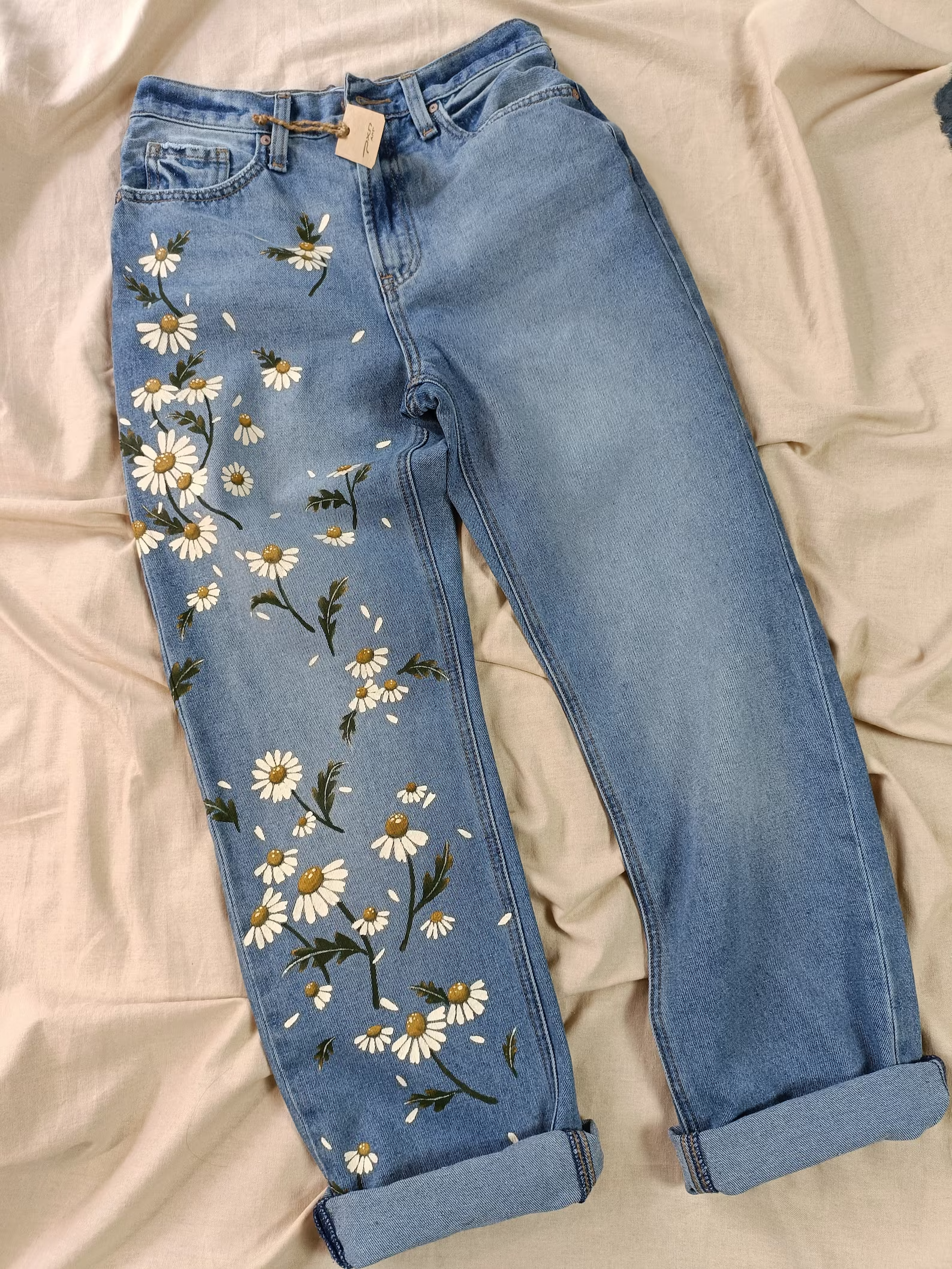 How to Style Painted Jeans: Best 10 Beautiful & Unique Outfit Ideas for Women