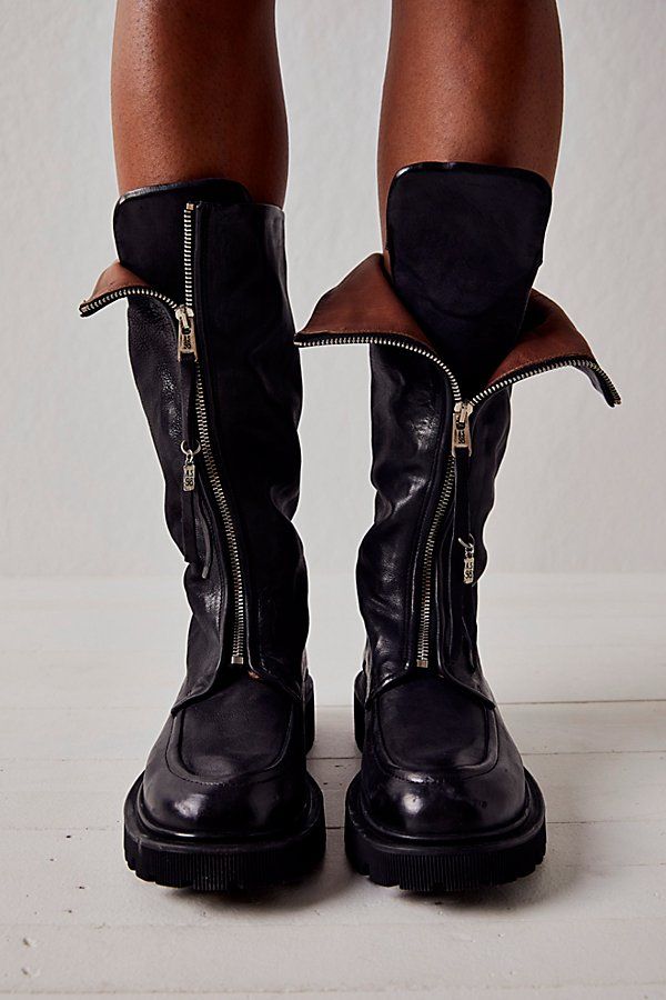 The Ultimate Guide to Pull On Boots:
Style Tips and Outfit Ideas