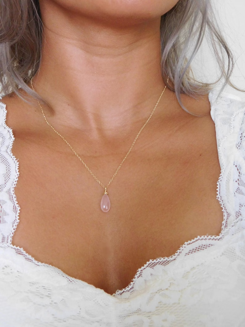 Introduce your friends with unique rose quartz necklace