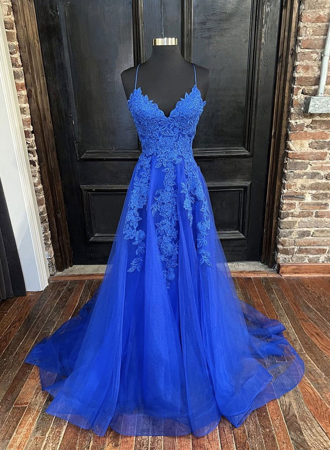 How to Style Royal Blue Lace Dress: Best 10 Elegant Outfit Ideas for Women