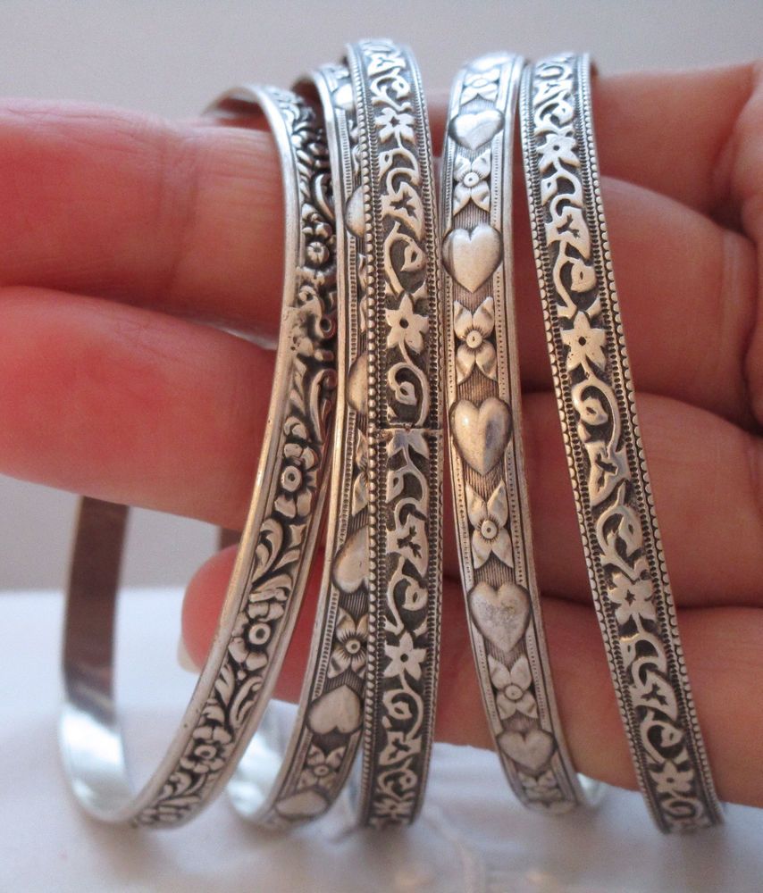 The Timeless Elegance of a Silver Bangle
Bracelet