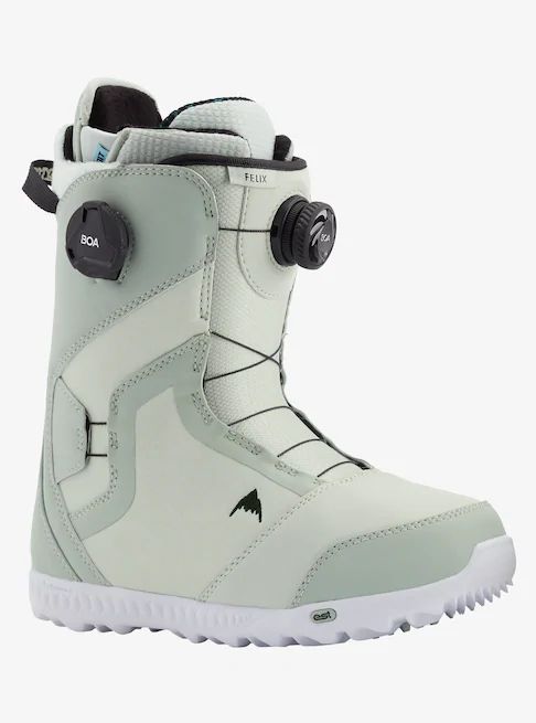 Snowboarding boots for the sizzling winters