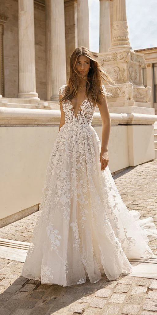 The Top Summer Wedding Dress Styles for
Every Bride