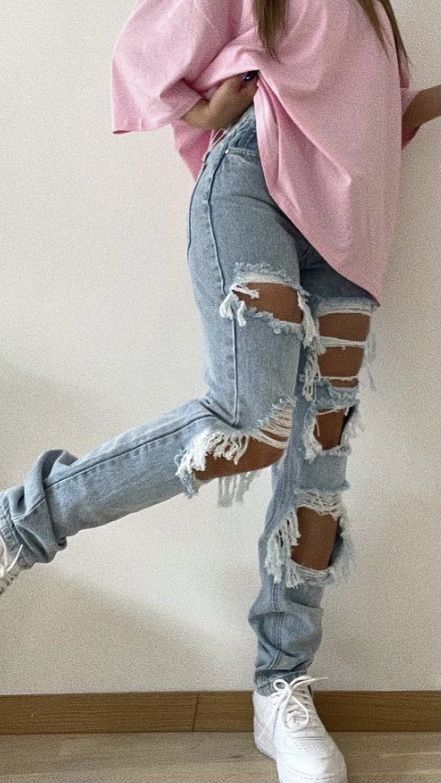 How to Style Super Ripped Jeans: Best 13 Tough & Cool Outfits for Women